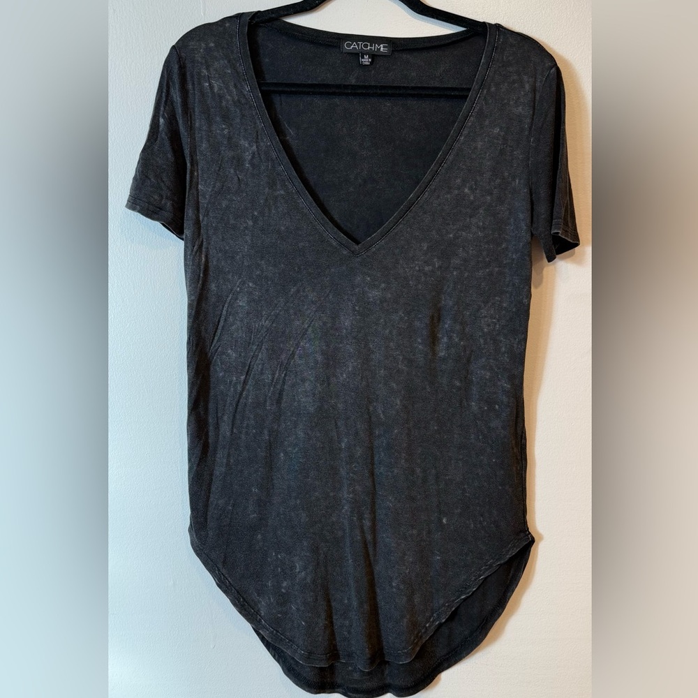 Catch Me Acid Wash Distressed V-Neck Top Charcoal Gray Women's Size Medium